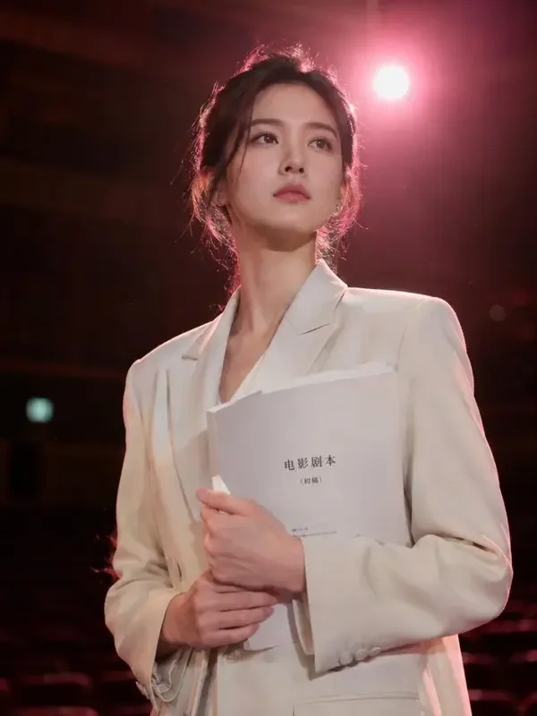 女配今天也不服封面，穿越重生短剧推荐